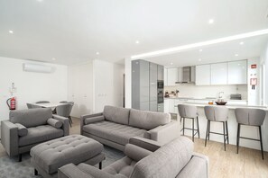 TV - LAGOS MODERN 1 WITH POOL by HOMING (Lagos)