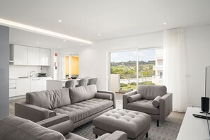 TV - LAGOS MODERN 1 WITH POOL by HOMING (Lagos)