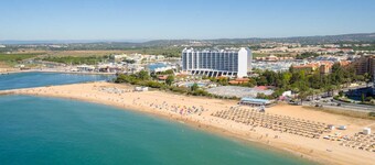 VILAMOURA TYPICAL 3 WITH POOL by HOMING
