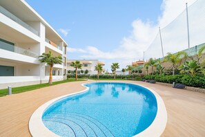 Pool - LAGOS DESIGN APARTMENT 3 WITH POOL by HOMING (Lagos)