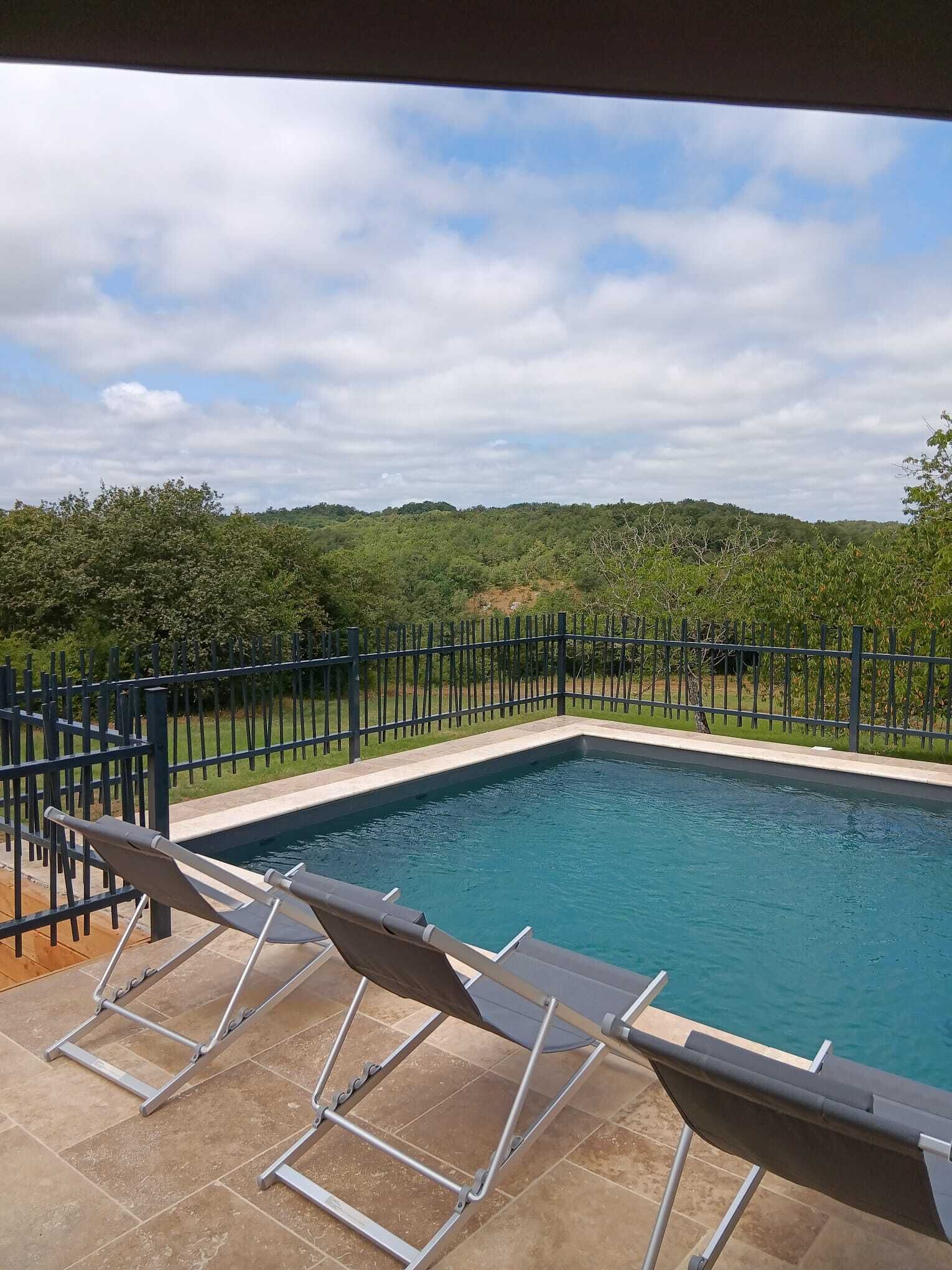 Een verwarmd zwembad