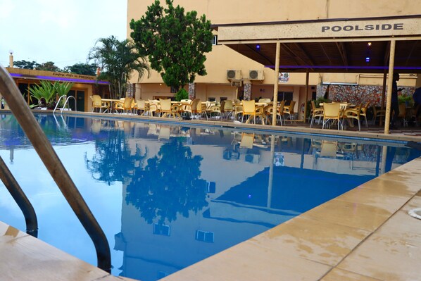 Outdoor pool - Presken Hotel - Awolowo Way (Lagos)