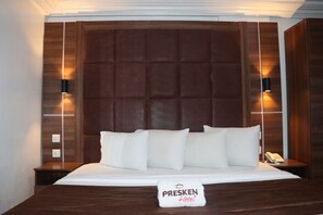 Classic Room | Desk, laptop workspace, free WiFi - Presken Hotel - Awolowo Way (Lagos)