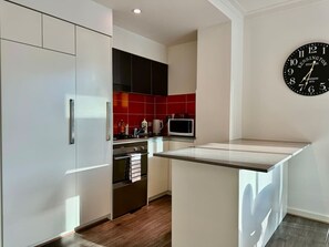 冰箱、微波炉、烤箱、炉灶