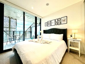 Desk, iron/ironing board, WiFi, bed sheets