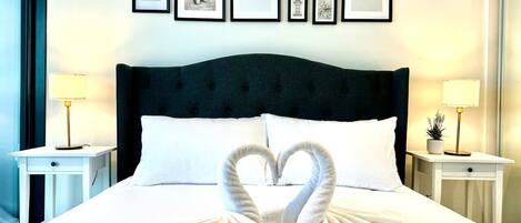 Skrivebord, strykejern/-brett, wi-fi og sengetøy