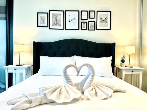 Desk, iron/ironing board, WiFi, bed sheets