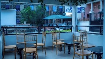 Poolside bar