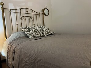 1 bedroom, in-room safe, desk, iron/ironing board - TOP CENTER , MARAIS/ POMPIDOU/ LOUVRE (Paris)