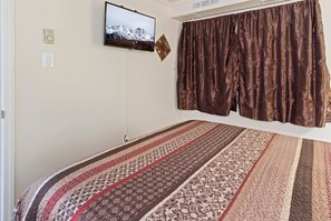 1 bedroom, desk, free WiFi, bed sheets - ML231 New Deck Easy Parking WiFi Next To Village (Snowshoe)