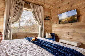 5 bedrooms, desk, iron/ironing board, free WiFi