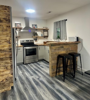 冰箱、微波炉、烤箱、炉灶