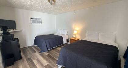 Room 22 - Standard Queen - Sleeps 4 - Harper Motel
