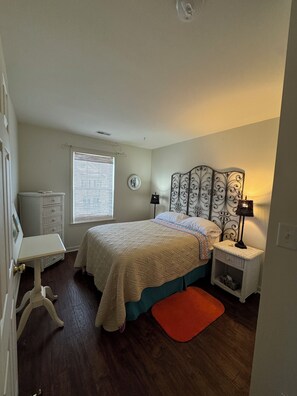 3 habitaciones, tabla de planchar con plancha, wifi y ropa de cama 