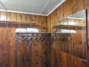Interior - The Outdoorsman (Hillsboro)