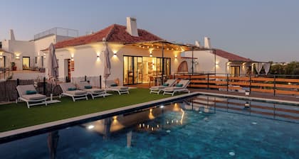 Suite 2: Double/Twin Superior with private terrace and Pool view