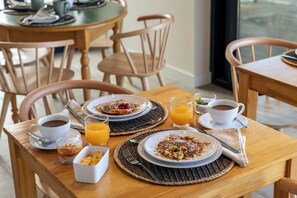 Dining - Suite 2: Double/Twin Superior with private terrace and Pool view (Olhão)