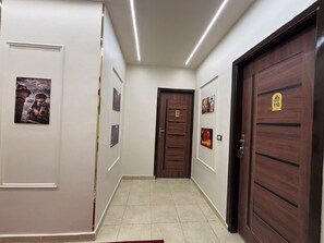 Individually decorated, individually furnished, desk, laptop workspace - Master Pyramids Inn (Giza)