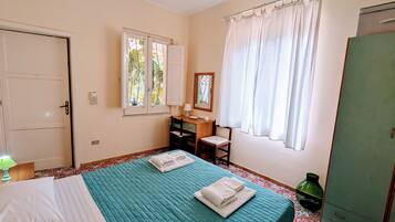 3 chambres, coffres-forts dans les chambres, bureau