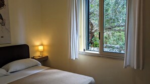 3 bedrooms, in-room safe, desk, iron/ironing board