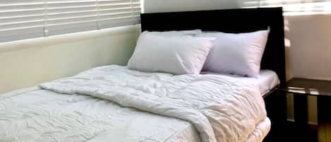 1 Schlafzimmer, Zimmersafe, Schreibtisch, Bügeleisen/Bügelbrett