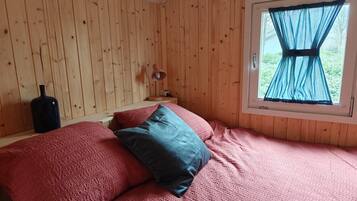 1 bedroom, bed sheets, wheelchair access