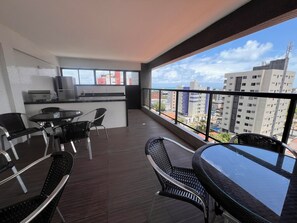 تناول الطعام بالخارج