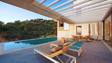 Vila | Kolam renang | Kolam renang indoor dan kolam renang outdoor