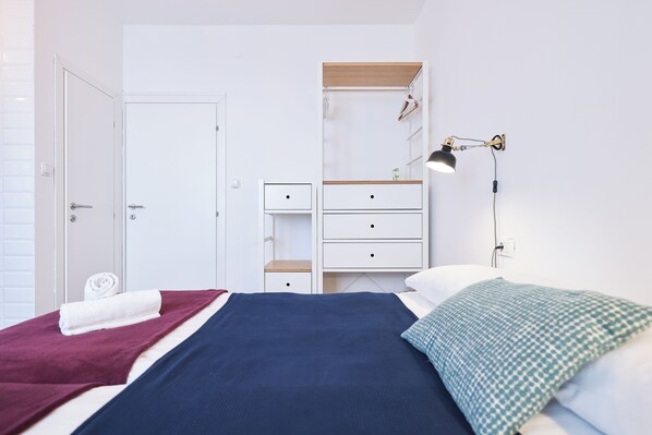 Soundproofing, free WiFi - Rooms Lopwi Old town (Zadar)