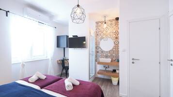 Towels, soap, shampoo, toilet paper