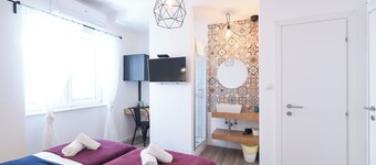 Rooms Lopwi Old town