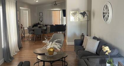Charming 3-bedroom house in Surprise with AC and WiFi