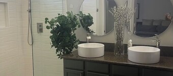 Charming 3-bedroom house in Surprise with AC and WiFi