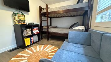 2 bedrooms, travel cot, WiFi, bed sheets