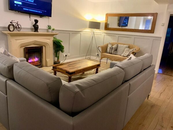 Smart TV - 3 Bed Cottage nr Bike Park Wales/PenyFan/Brecon (Bedlinog)