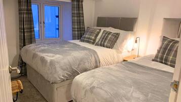 3 quartos, ferros/tábuas de passar roupa, Wi-Fi, roupa de cama