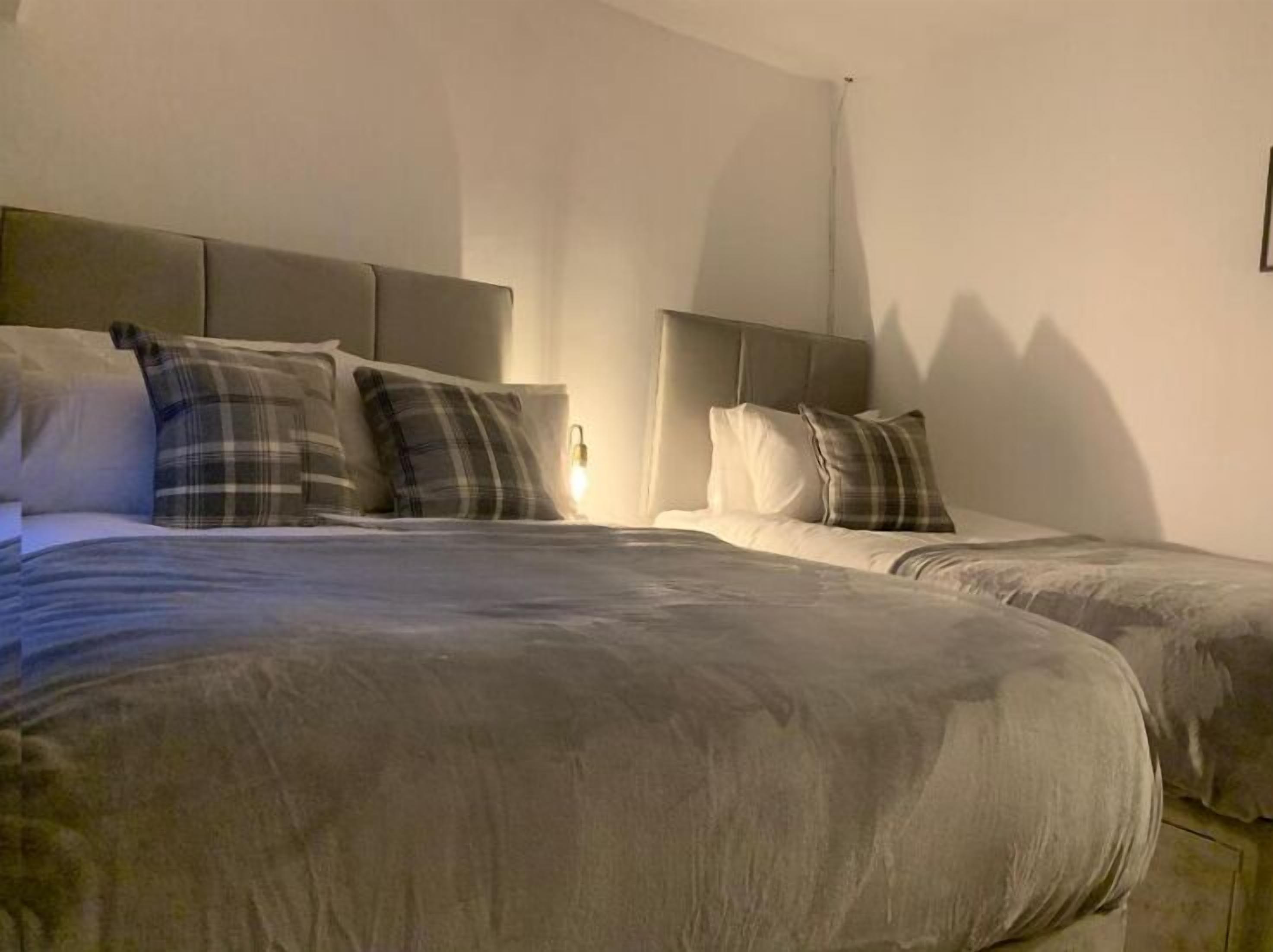 3 slaapkamers, een strijkplank/strijkijzer, wifi, beddengoed