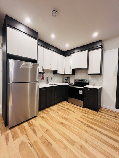 Modern and Comfortable Basement Suite – Minutes from Downtown!