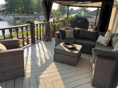 The Cove 4 bedrooms, 8 guest + futon, 3 full baths
