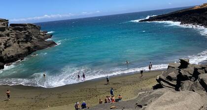 Charming Condo Hotel in lovely Beach front Kailua-Kona with AC, WiFi