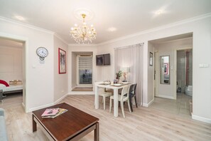 2 habitaciones, tabla de planchar con plancha y wifi gratis 