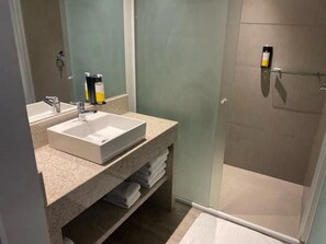 タオル、石鹸、トイレットペーパー