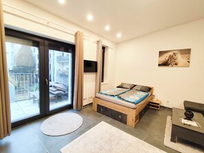 1 bedroom, iron/ironing board, WiFi, bed sheets - Cozy Apartment Central Location with Free Parking (Wien)
