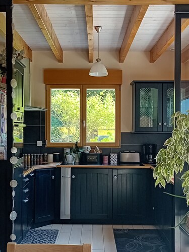 Charming country house with swimming pool in Vannes for family vacations