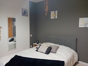 4 makuuhuonetta, silitysrauta/-lauta, Wi-Fi, vuodevaatteet