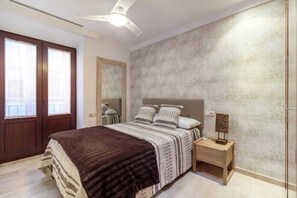 2 bedrooms, iron/ironing board, free WiFi