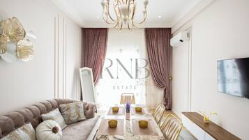 1 bedroom, blackout drapes, iron/ironing board, free WiFi