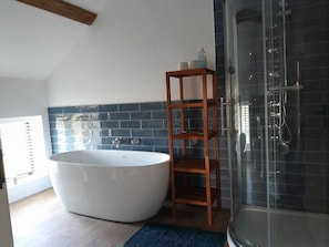 Dusche, Haartrockner, Handtücher
