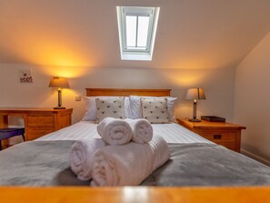 6 bedrooms, iron/ironing board, free WiFi, bed sheets