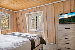 3 Schlafzimmer, Schreibtisch, Bügeleisen/Bügelbrett, Reisekinderbett